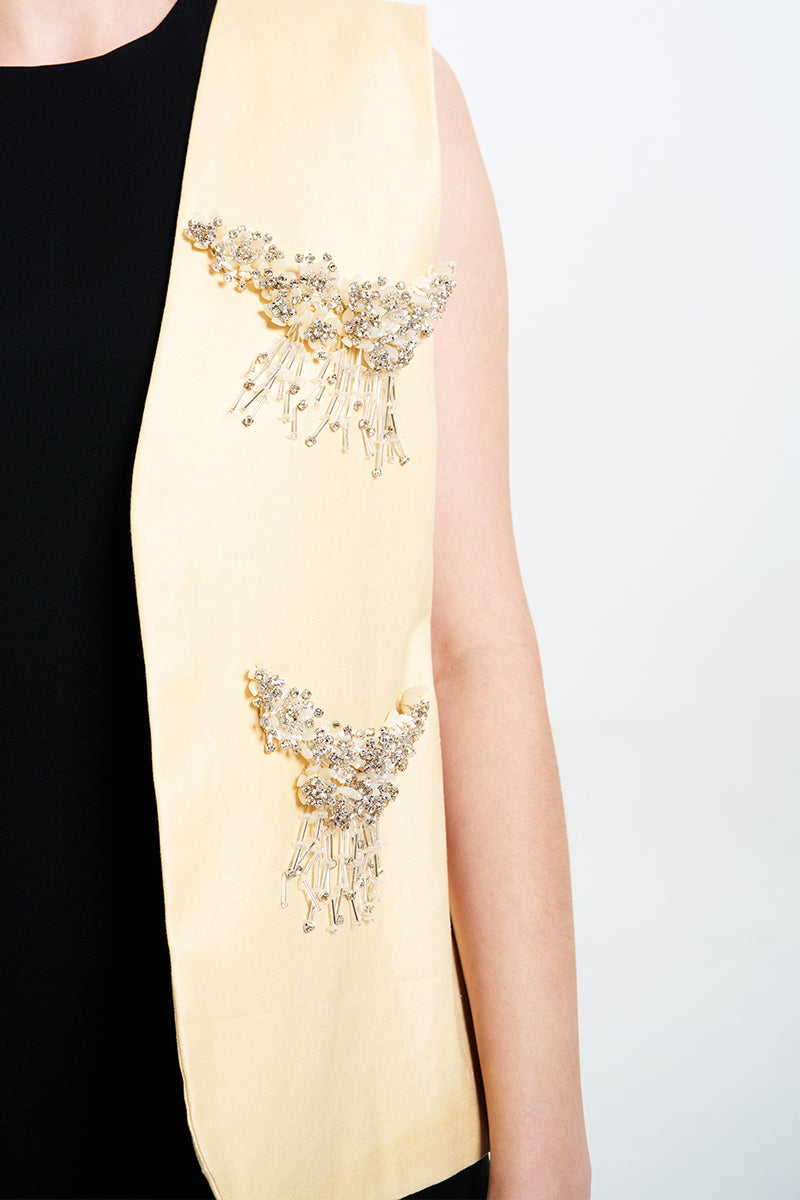 ALORA VEST IN SOFT YELLOW