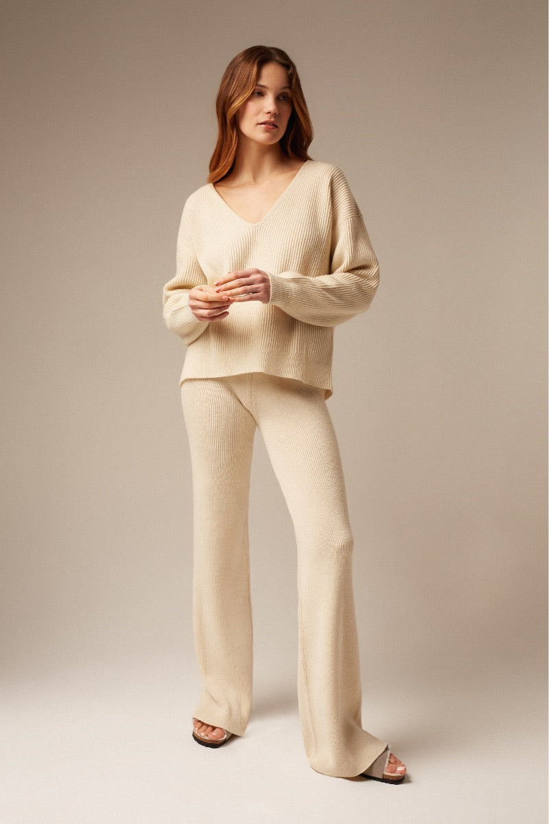 STELLA V-NECK SWEATER IN CREAM