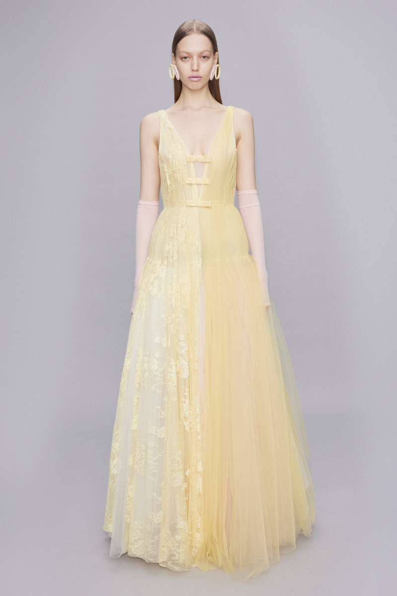 DEEP V NECKLINE TULLE AND LACE MIX GOWN
