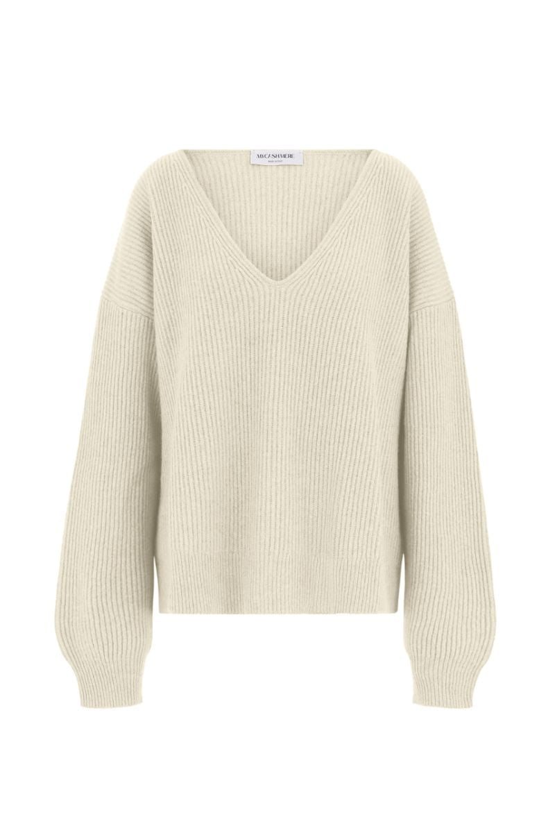 STELLA V-NECK SWEATER IN CREAM