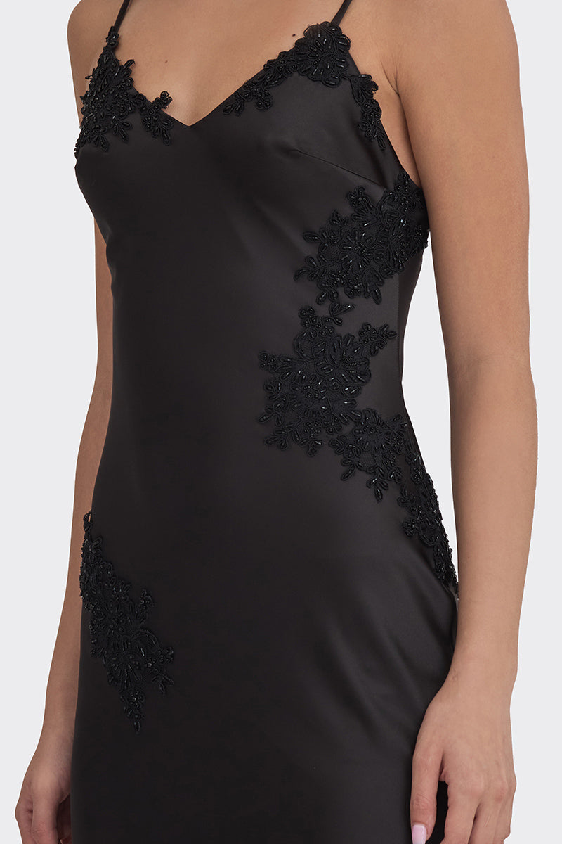 SIGNATURE V NECK LACE MAXI DRESS IN BLACK