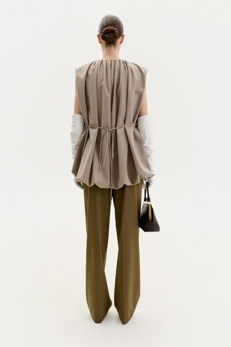 TAUPE VEST WITH ZIPPER AND BELT