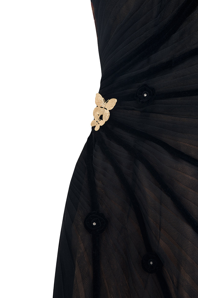 CULT MIA X HAPPY CLOTHING MAKENNA A-LINE ORGANZA MAXI DRESS IN BLACK