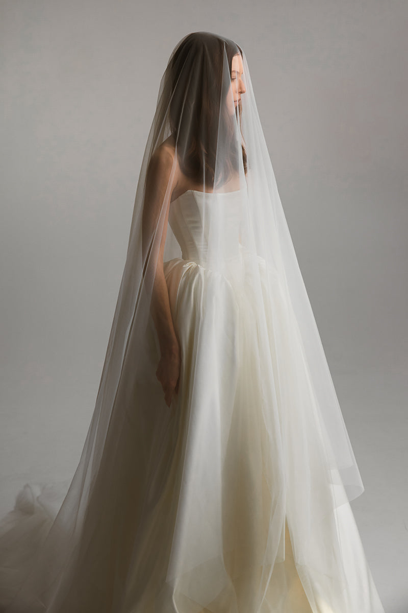 ETERNA DRESS SATIN IN OFF-WHITE