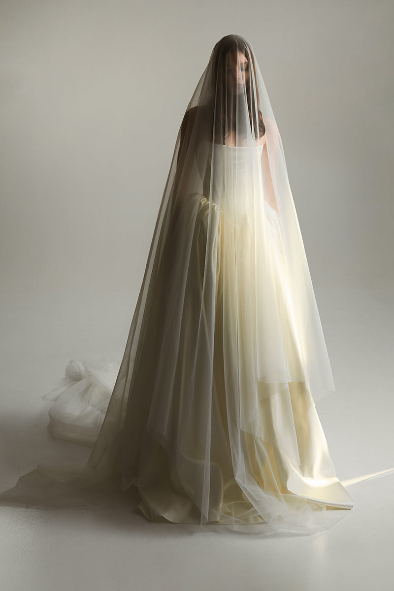 ETERNA DRESS SATIN IN OFF-WHITE