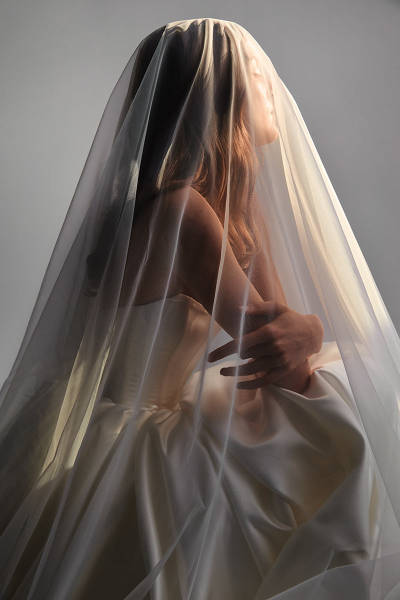 ETERNA DRESS SATIN IN OFF-WHITE