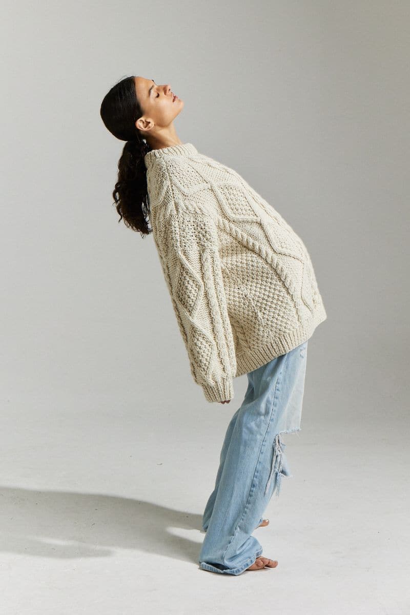 OFF WHITE HONEY CREW NECK SWEATER