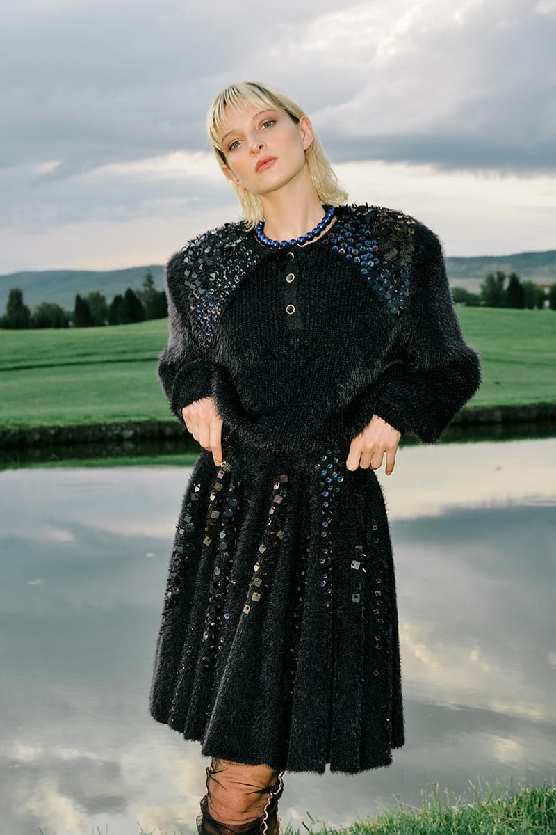 EMBELLISHED COLLARED BLACK SWEATER