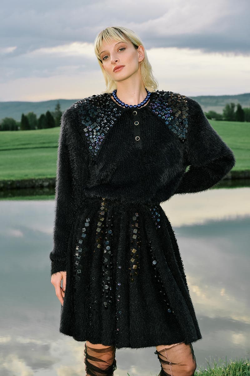 EMBELLISHED COLLARED BLACK SWEATER