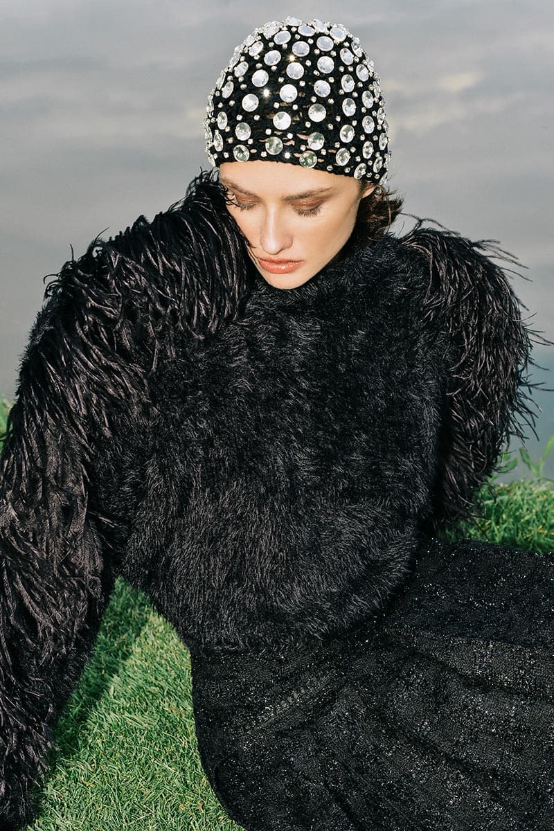 FEATHERED SHOULDER BLACK SWEATER