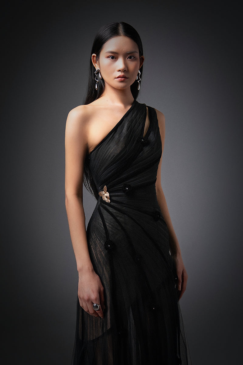 CULT MIA X HAPPY CLOTHING MAKENNA A-LINE ORGANZA MAXI DRESS IN BLACK
