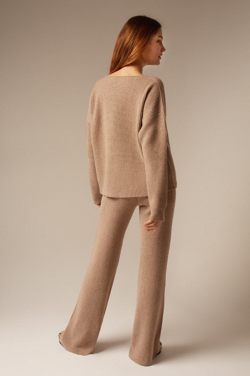 STELLA V-NECK SWEATER IN SAND