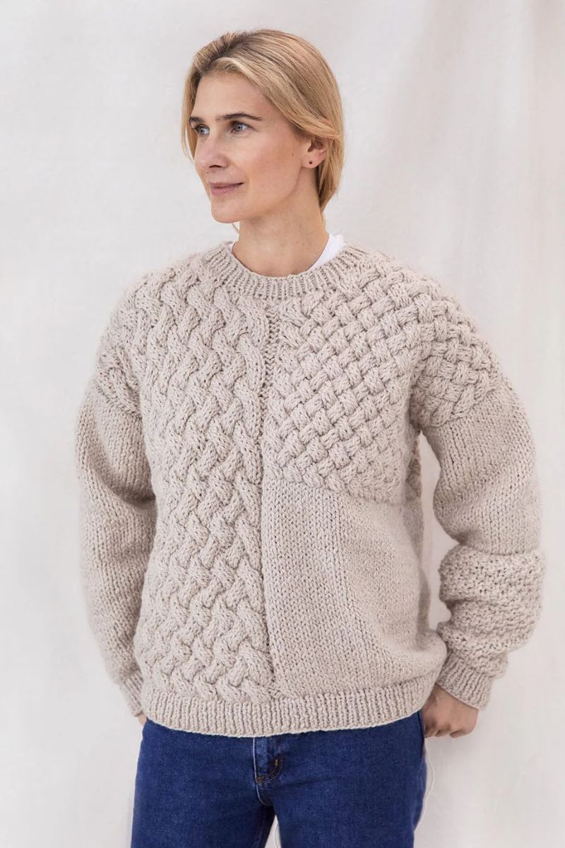 HEARTBREAKER SWEATER IN BEIGE