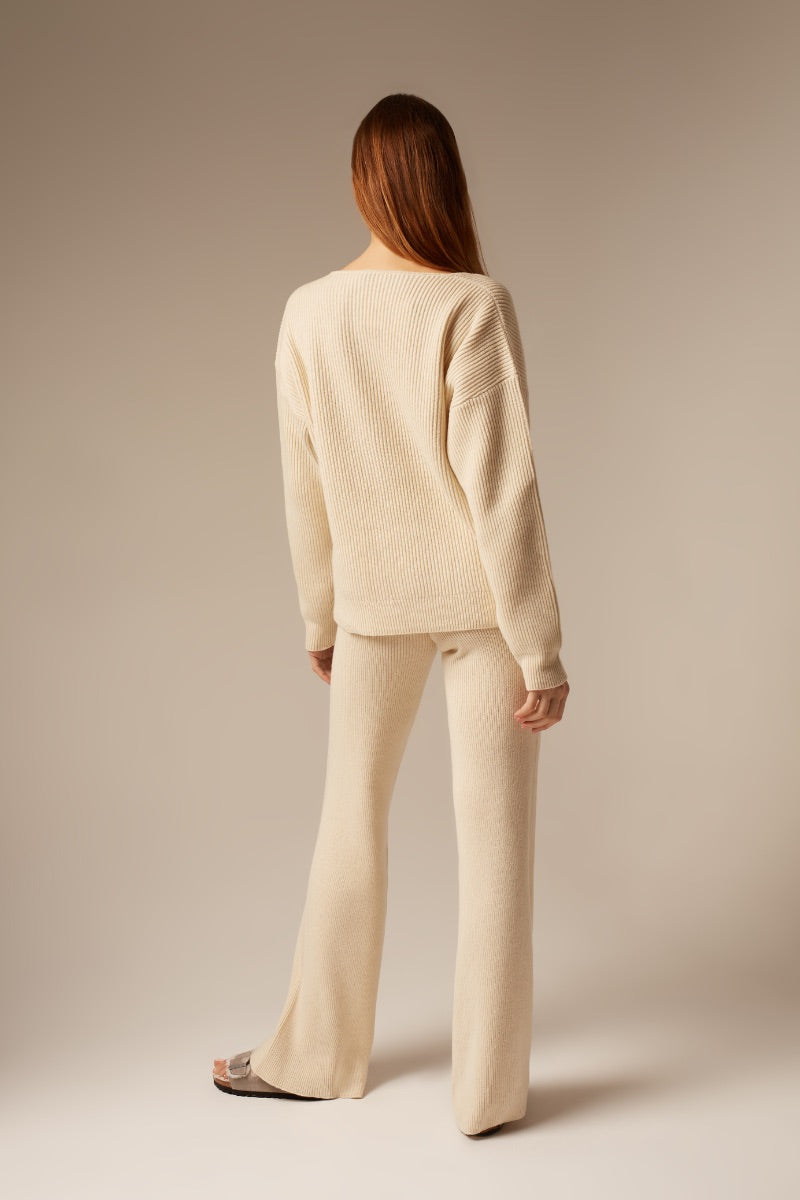 STELLA V-NECK SWEATER IN CREAM