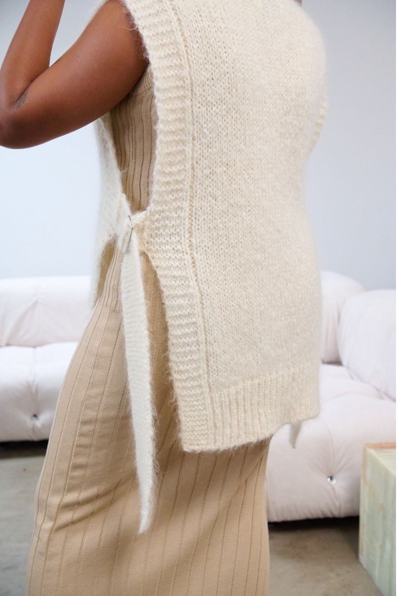 KALVOS VEST IN SEA SALT