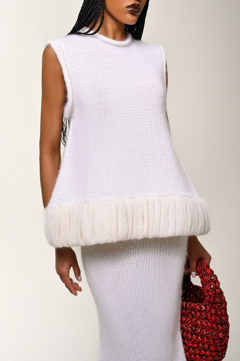 KNITTED SWEATER IN WHITE
