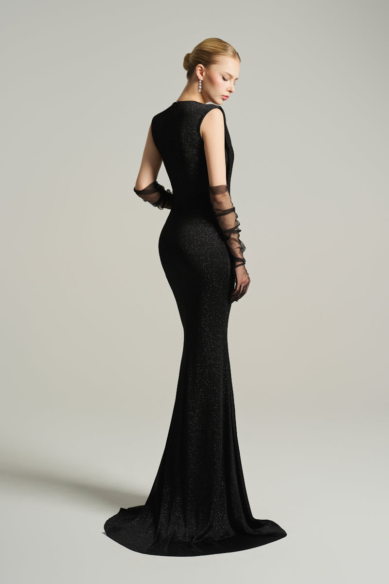 V-NECK SLEEVELESS MAXI DRESS IN BLACK