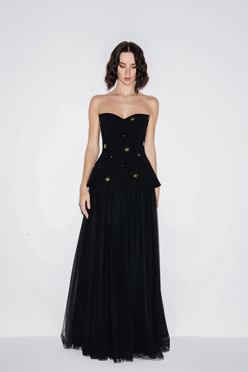 SWEETHEART NECKLINE GOWN IN BLACK