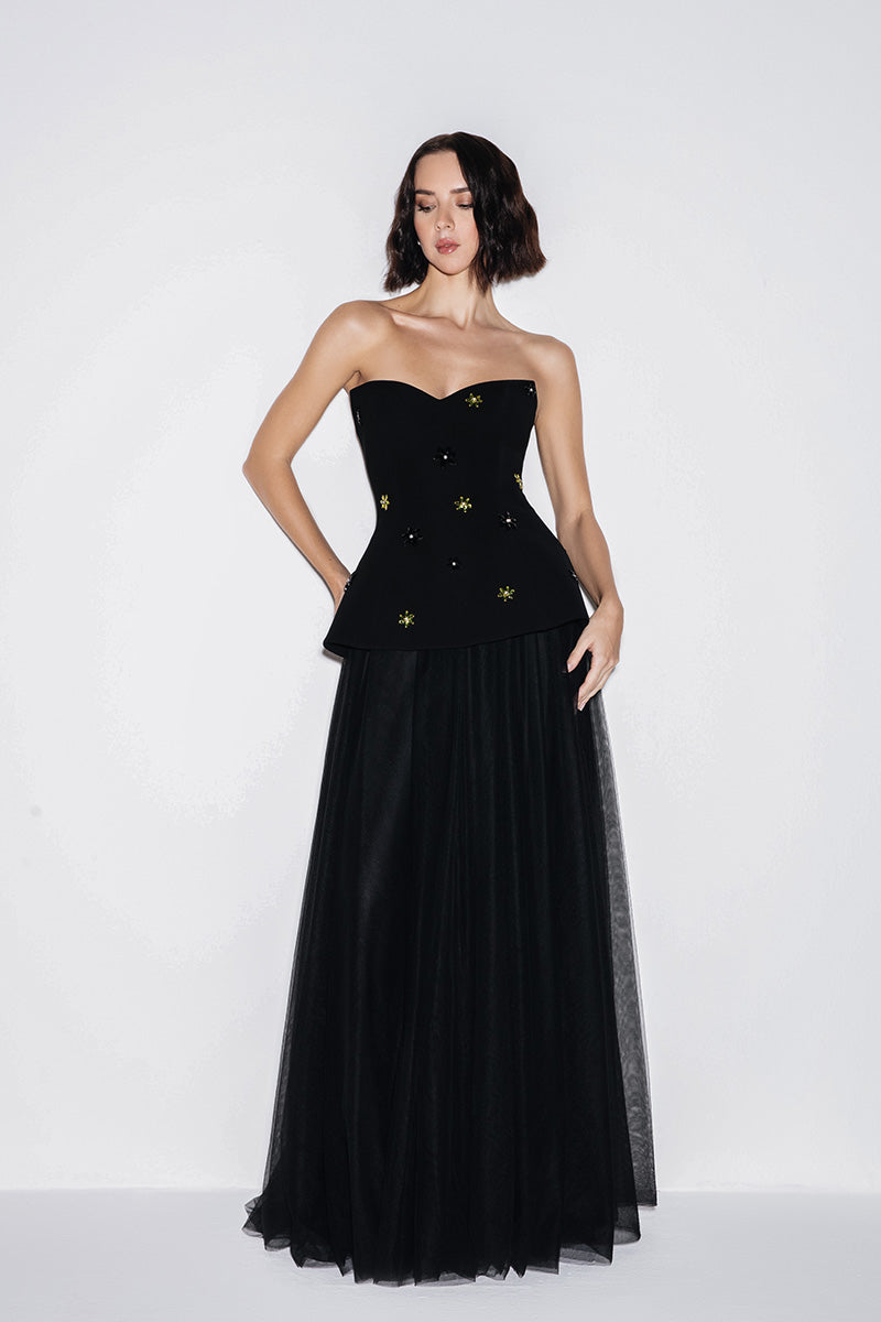 SWEETHEART NECKLINE GOWN IN BLACK