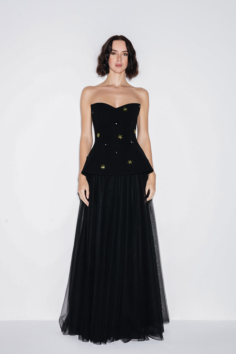 SWEETHEART NECKLINE GOWN IN BLACK