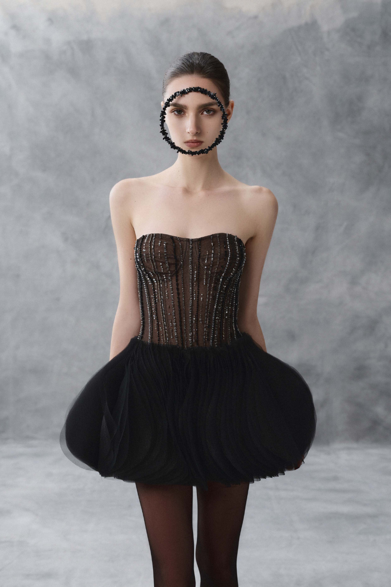 SLEEVELESS COCKTAIL DRESS WITH VERTICAL BEADWORK