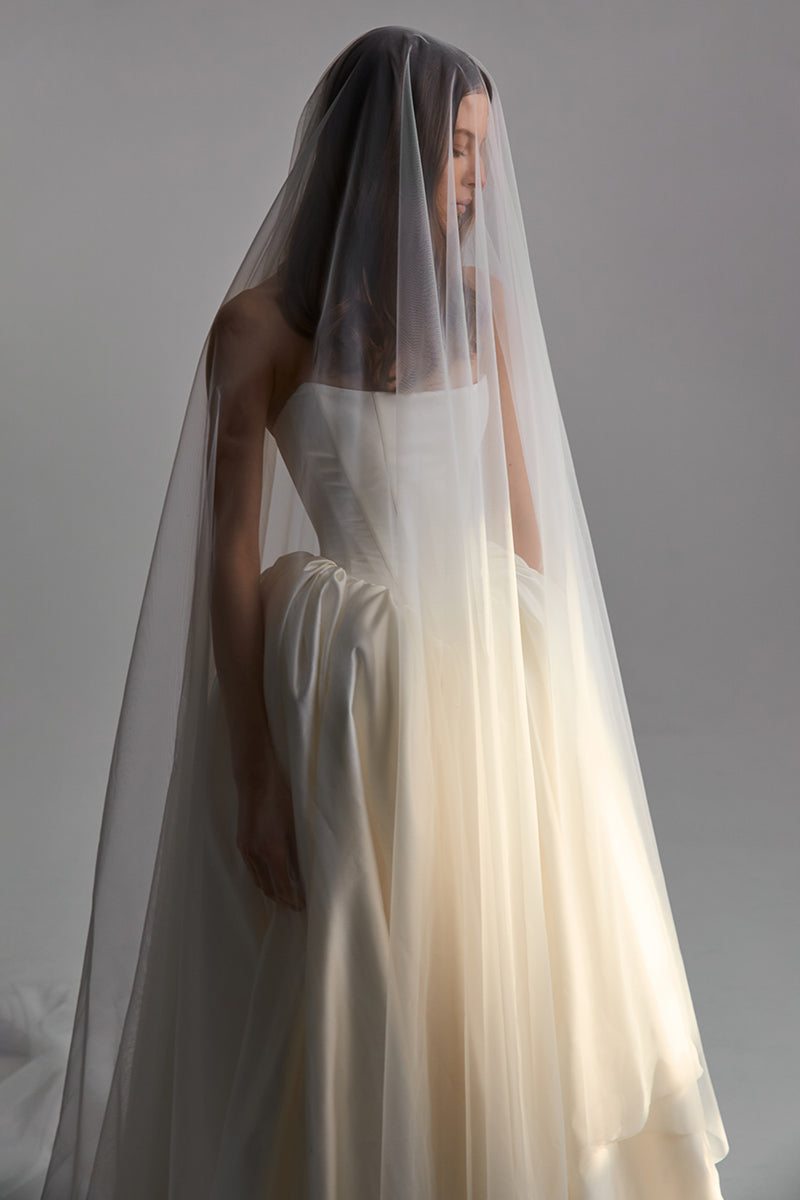 ETERNA DRESS SATIN IN OFF-WHITE