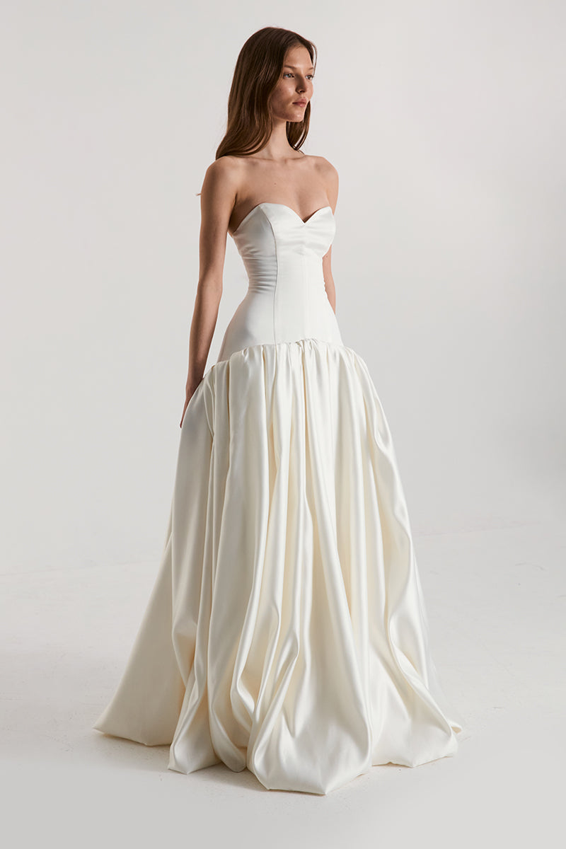 FIGURE DRESS SATIN IN OFF-WHITE