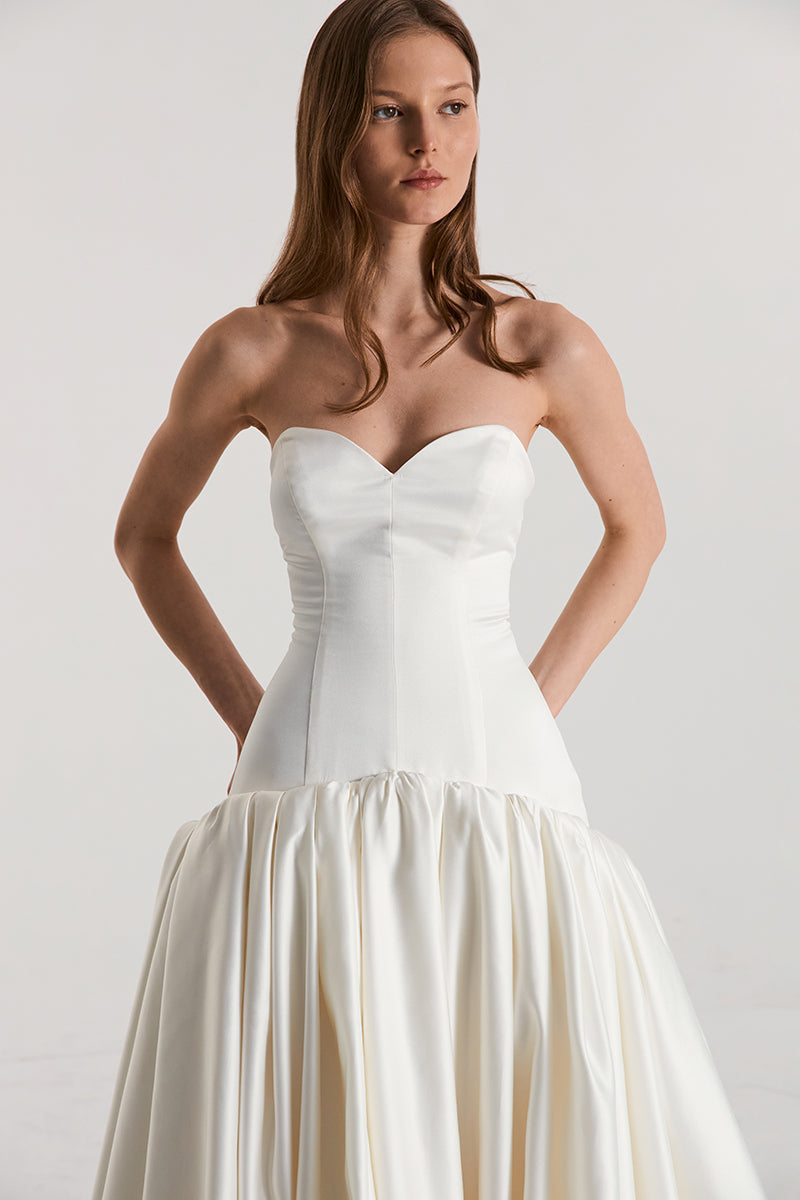 FIGURE DRESS SATIN IN OFF-WHITE