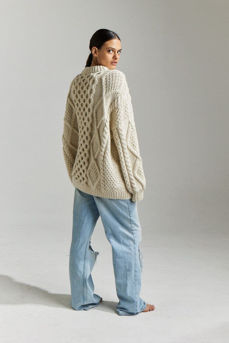 OFF WHITE HONEY CREW NECK SWEATER