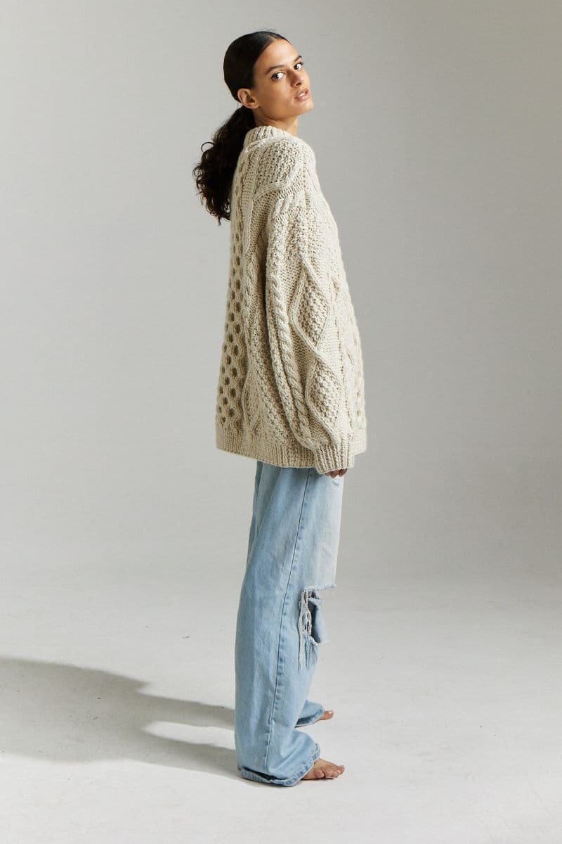 OFF WHITE HONEY CREW NECK SWEATER