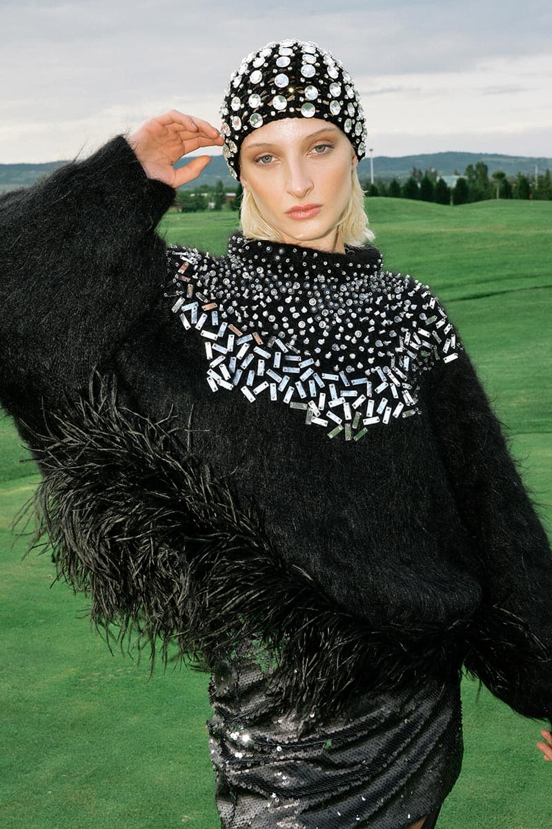 MIRRORED FEATHER BLACK SWEATER