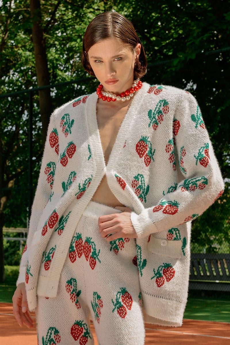 WHITE ROSE KNITTED SWEATER