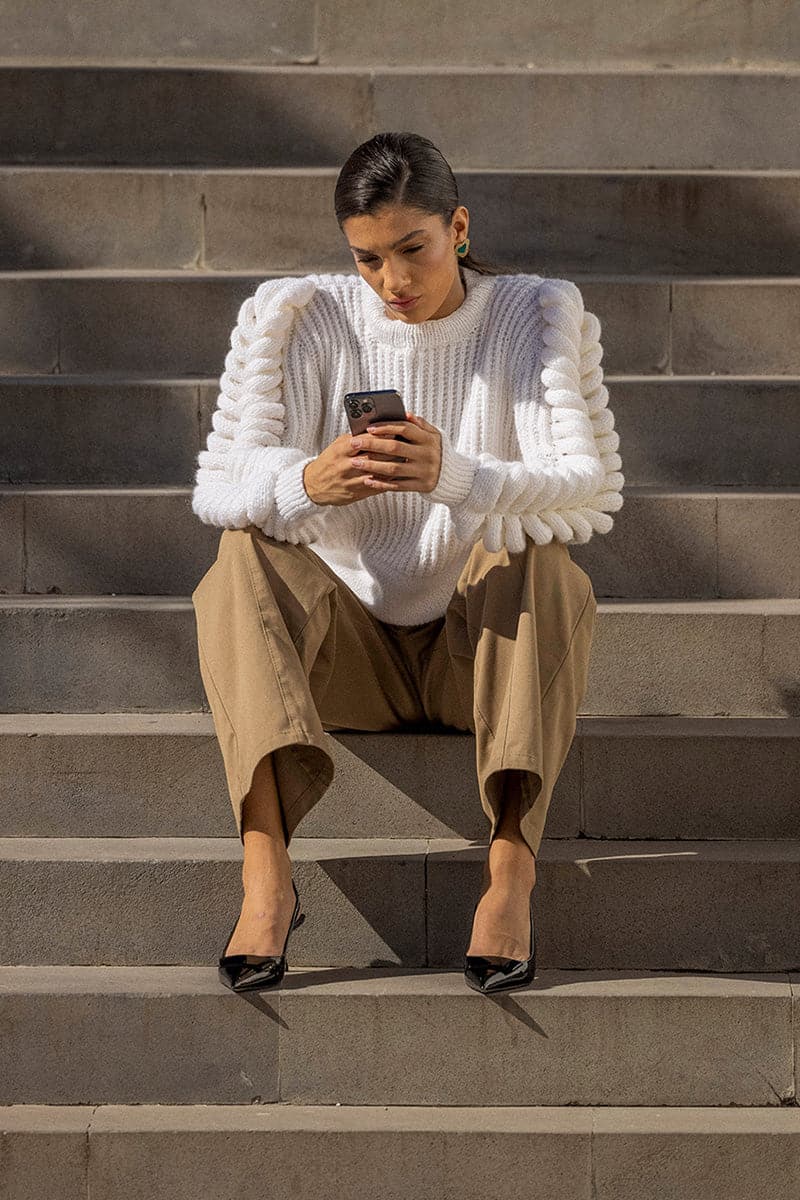TURTLENECK WHITE SWEATER