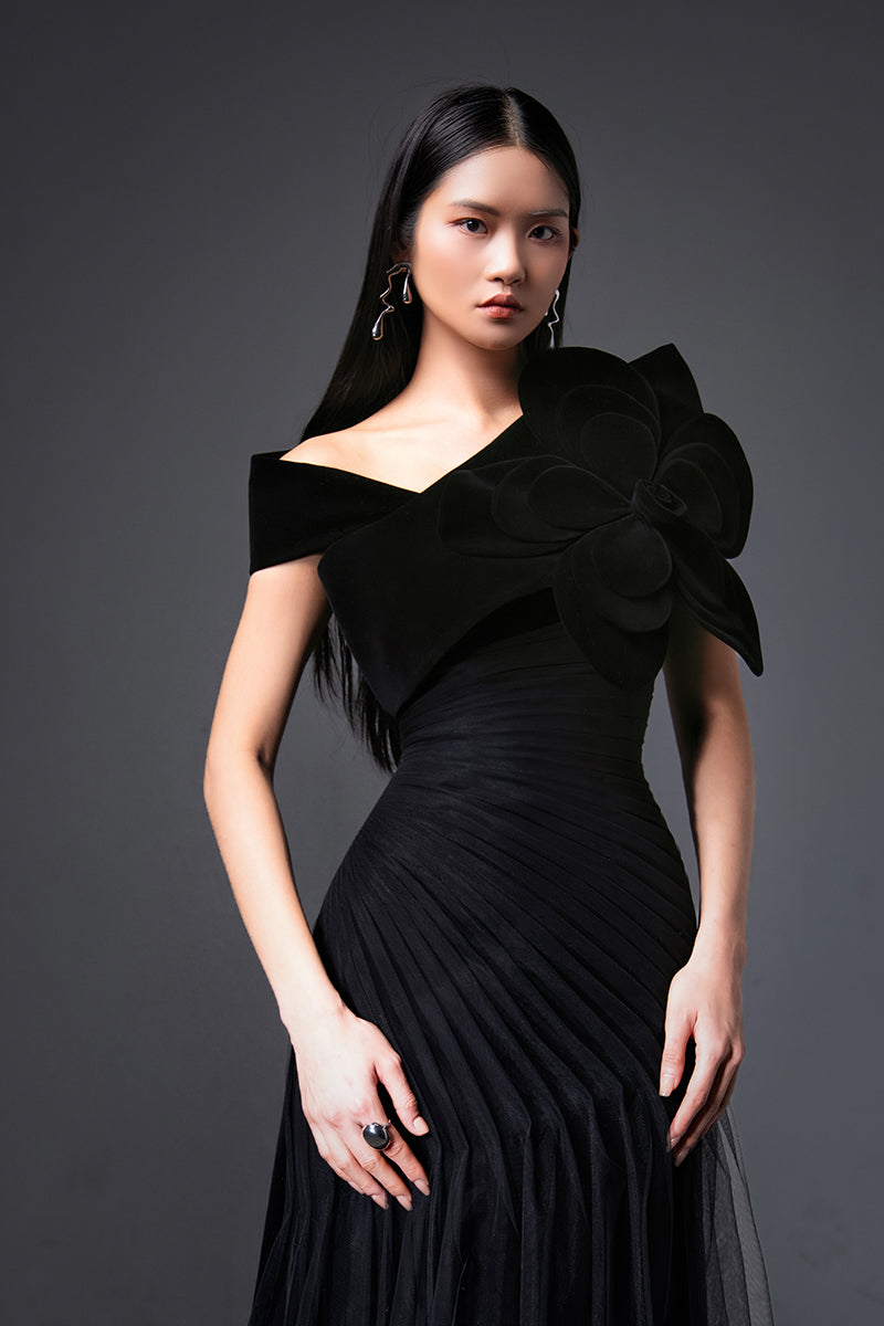 CULT MIA X HAPPY CLOTHING LESTER A-LINE ORGANZA MAXI DRESS IN BLACK