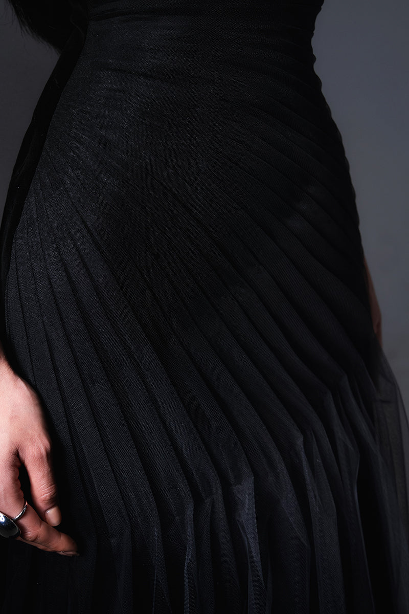 CULT MIA X HAPPY CLOTHING LESTER A-LINE ORGANZA MAXI DRESS IN BLACK